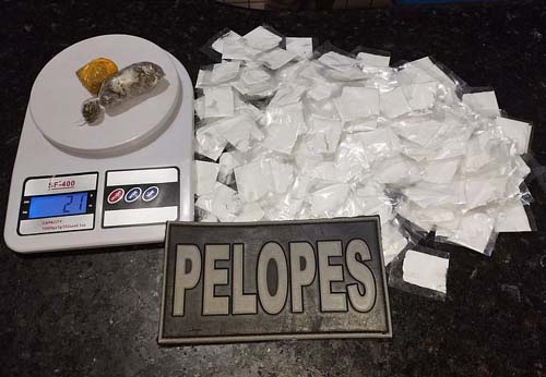 Polícia apreende adolescente e recolhe quase 230 papelotes de cocaína, em Penedo