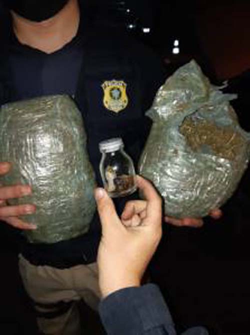 PRF apreende mais de 2kh de maconha e prende quatro individuos na BR-316