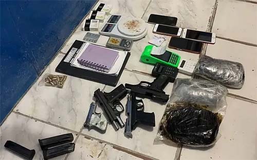 Influenciadora alagoana é presa com armas de fogo e drogas, em Maceió