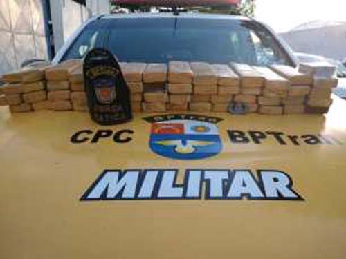 Dupla é presa com 34kg de maconha no Bairro Benedito Bentes