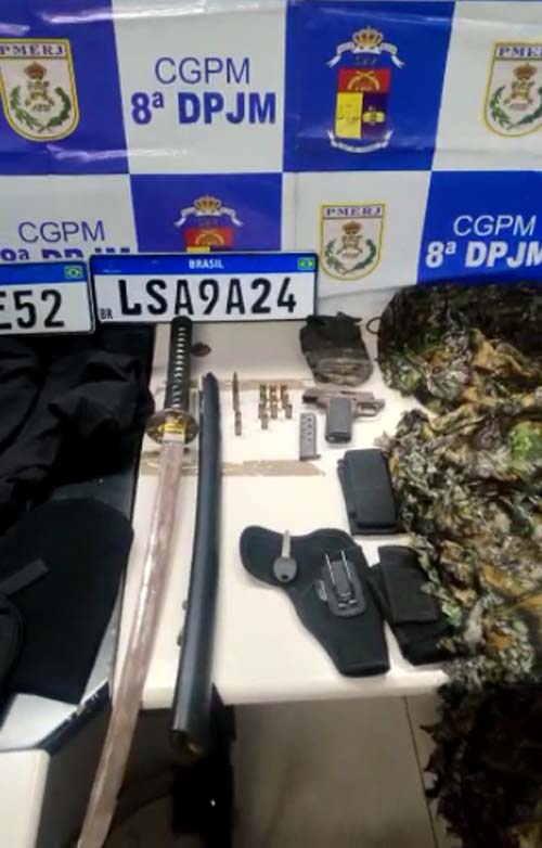 Polícia Militar apreende material de guerra na Zona Oeste