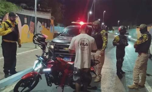 Operação Ruído Zero flagra três motocicletas com descarga alterada em Maceió