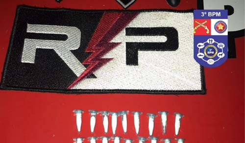 Policia apreende pinos de cocaina com duas passageiras de aplicativo