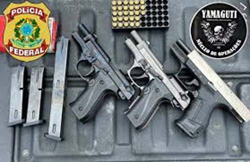Polícia Federal prende dois homens com 84 pistolas no estado do Rio