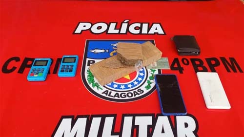 PM apreende drogas e arma de fogo durante operações em Maceió e Teotônio Vilela