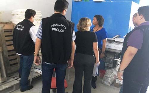 Produto cancerígeno é apreendido em padarias