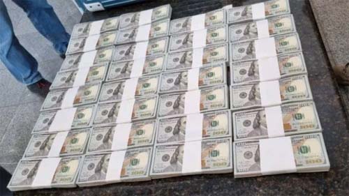 Coreano é preso com US$ 300 mil no Aeroporto de Foz do Iguaçu