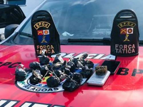 Força Tática prende homem por tráfico de drogas na parte alta de Maceió
