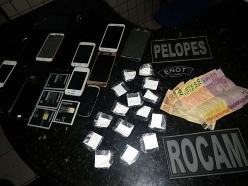 Homem tenta fugir, mas acaba preso com cocaína na Vila Matias, parte alta de Penedo