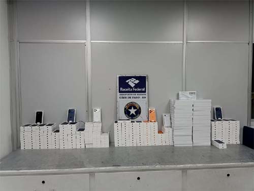 Operação no aeroporto de Manaus apreende milhares de eletronicos eletrônicos e medicamentos não autorizados