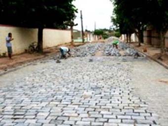 Prefeitura pavimenta 9 bairros de Arapiraca