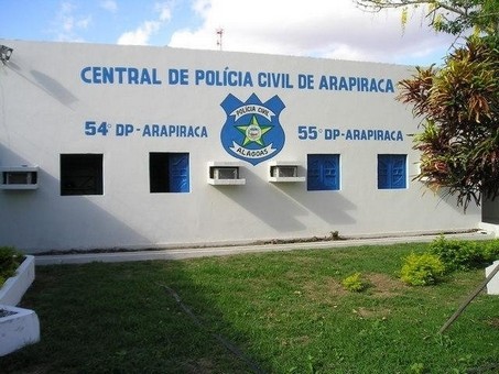 Casal é flagrado em ato obsceno, tenta fugir e jovem acaba ferido