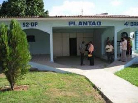 Durante discussão, irmãos se desentendem e um esfaqueia o outro