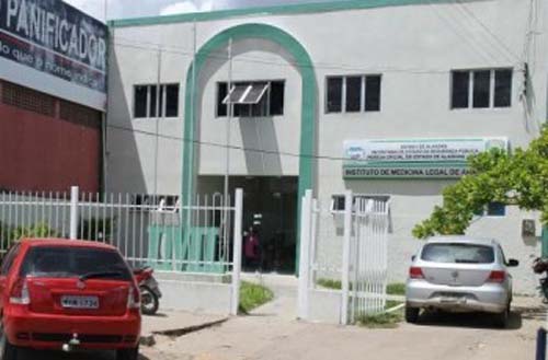Técnicos forenses paralisam trabalhos de necropsia no IML de Arapiraca