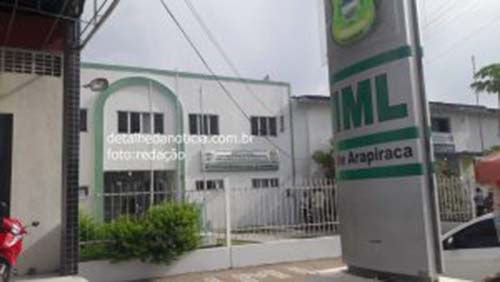 Sem capacetes,condutor e passageiro morrem após moto de chocar contra poste