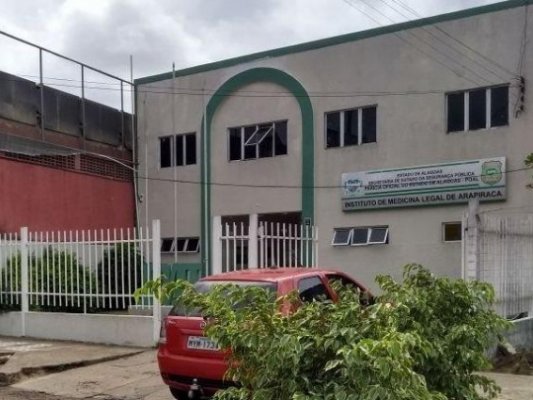 Bandidos invadem residência e executam jovem a tiros