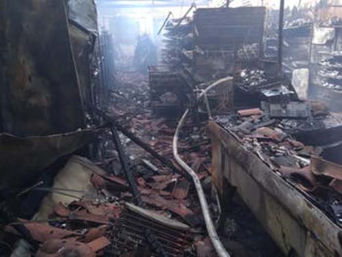 Incêndio destrói mercadinho durante a madrugada em Arapiraca