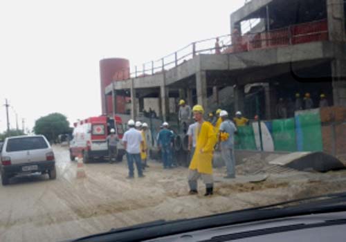 Operários da obra do shopping de Arapiraca ficam feridos após acidente 