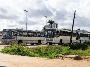 Alunos da rede estadual permanecem sem transporte escolar em Arapiraca