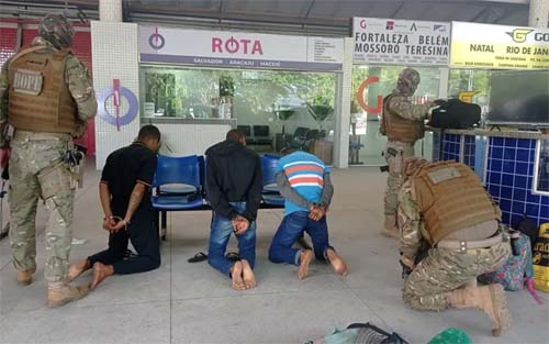 Irmãos acusados de sequestro e triplo homicídio são presos após tentarem fugir de Arapiraca para SP