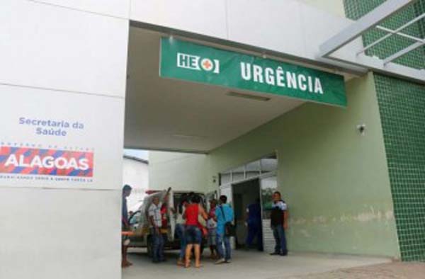 Mulher fica ferida após ser agredida com golpes de enxada pelo companheiro, em Arapiraca