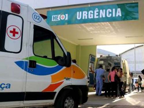 Jovem é socorrido após ser esfaqueado enquanto bebia com amigos