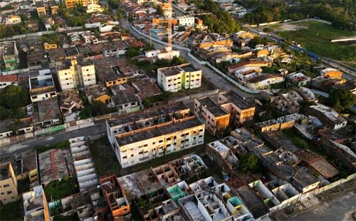 Imóveis no bairro do Farol enfrentam paralisação devido a impactos da mineração da Braskem
