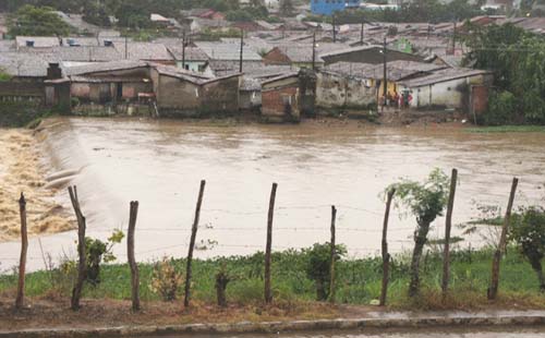 Prefeito de São José da Laje visita áreas de risco no município