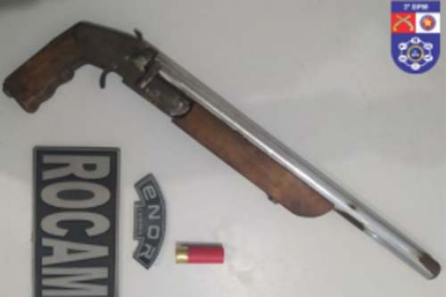 Elementos armados com espingarda calibre 12 são detidos em Arapiraca