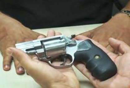 Garotos de 12 e 13 anos são detidos com arma e loló em Feira Grande