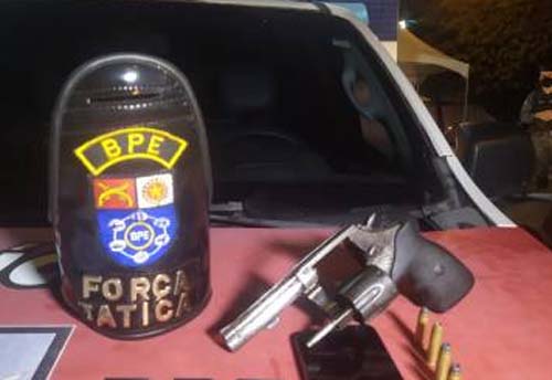 Homem é preso pelo BPE com uma arma de fogo em Riacho Doce