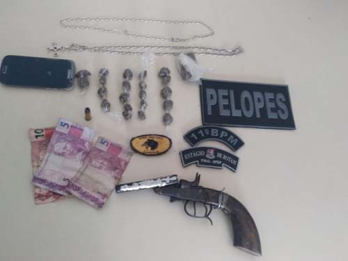 Durante abordagem de rotina, polícia encontra mais de 45 gramas de maconha com adolescentes em Penedo