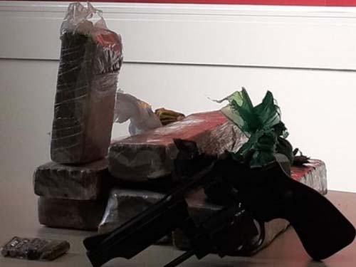 Polícia Civil prende dois e apreende mais de 8 quilos de maconha em Maceió