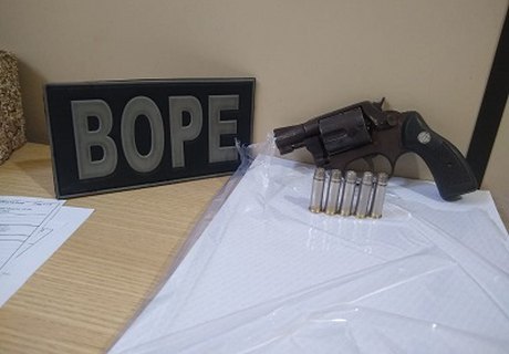 Jovem é preso por porte ilegal de arma em Rio Largo