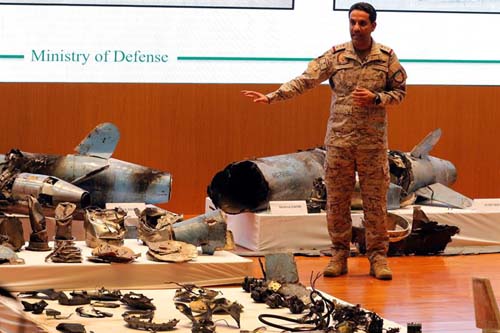 Arábia Saudita diz que refinarias foram atingidas por 18 drones e 7 mísseis e mostra destroços