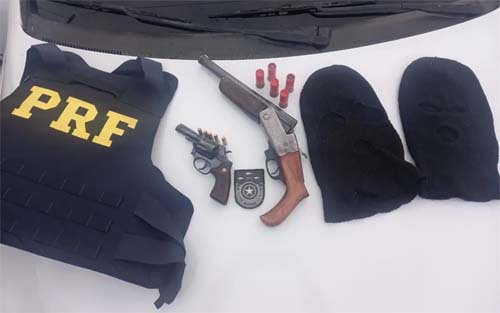 Pai e filho são presos com armas dentro de carros na BR-316, em AL