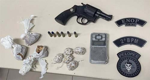 PM apreende arma de fogo e crack em União dos Palmares