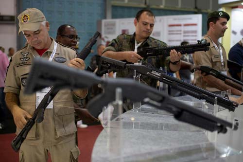 Brasil de Bolsonaro gera expectativas no mercado internacional de armas