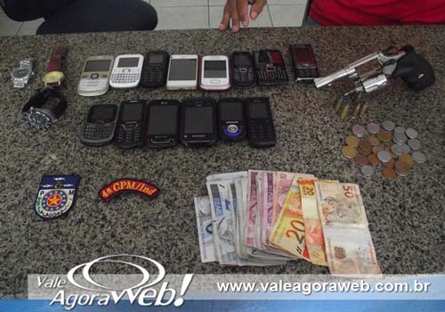 Assalto a ônibus no interior; assaltantes estão presos na delegacia de Viçosa