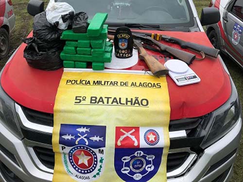 5º BPM e Grupamento Aéreo apreendem quatro armas de fogo e 17 quilos de maconha em Maceió