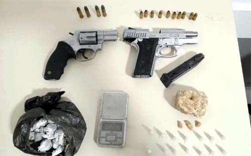 PM apreende 20 armas de fogo e 12 kg de drogas em uma semana