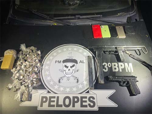 PM/AL apreende submetralhadora artesanal e prende quatro suspeitos em Arapiraca