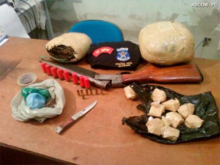 PC apreende armas e drogas na casa de evangélico 