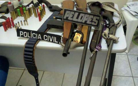 Arsenal de armas é apreendido em Feira Grande