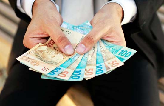 Presidenciáveis arrecadam R$ 143 milhões; 64,8% são recursos públicos