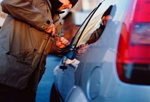 Bandidos roubam carro, prendem casal e liberam vítimas em povoado