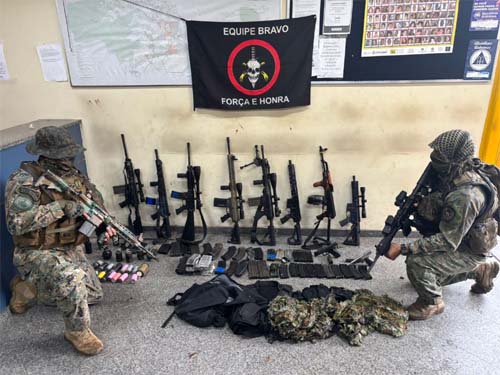 Bope apreende arsenal de guerra e prende nove criminosos em Rio das Pedras