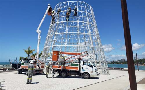 PGE solicita suspensão da instalação da árvore de Natal no Marco dos Corais