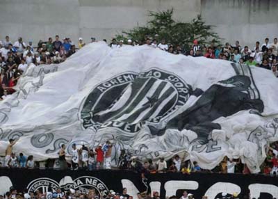 Alvinegro busca vitória fora de casa em jogo que vale 