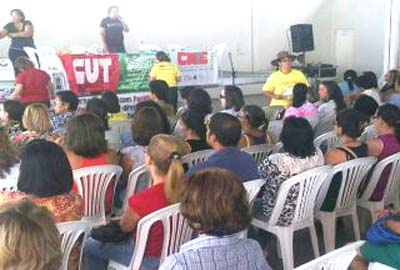 Professores da rede estadual entram em greve em Alagoas